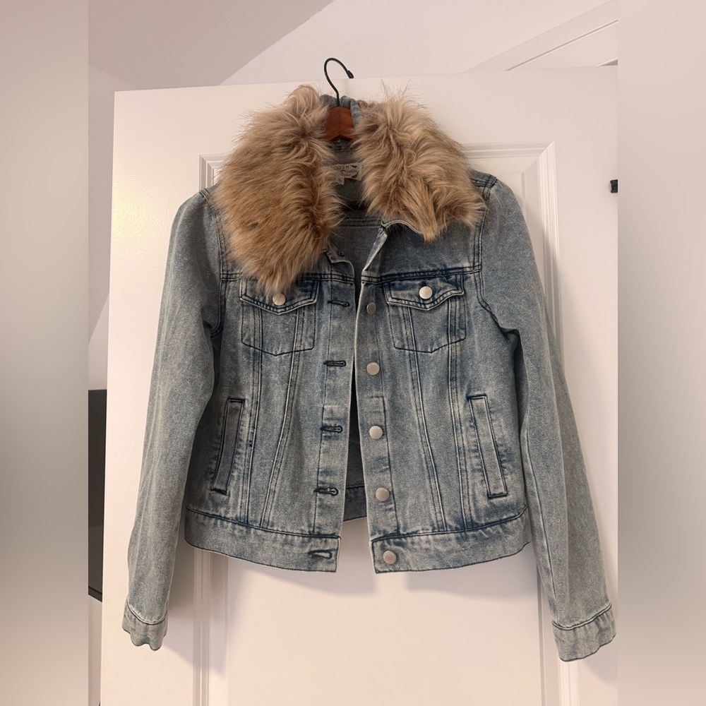 Denim Jacket with Faux Fur Collar size S - Picture 2 of 3